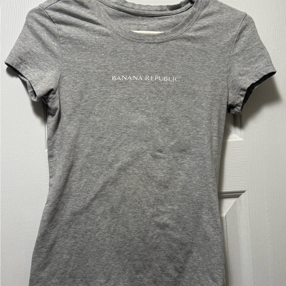 Banana Republic Tops - Banana Republic Heather Gray Short Sleeve Tee